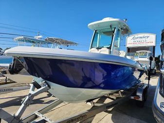 Everglades 235 Center Console