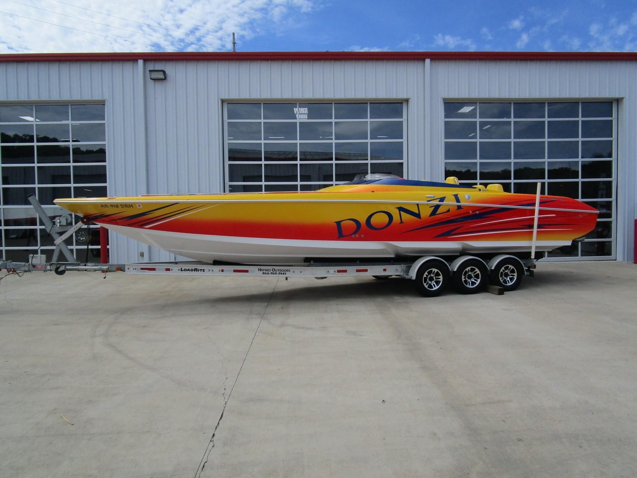 2006 Donzi 35ZR Motor båt till salu, belägen i Missouri, OSAGE BEACH.