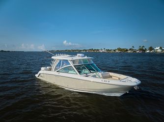 32' Boston Whaler 2016