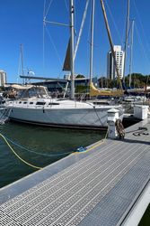 38' Hunter 2005