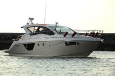 Cranchi M44 HT power boat