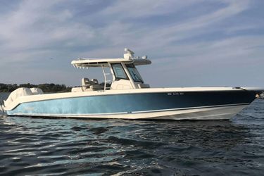 33' Boston Whaler 2017