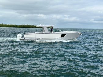 Aviara AV40 Outboard