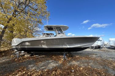 28' Boston Whaler 2018