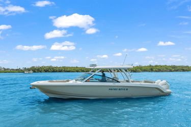 32' Boston Whaler 2023