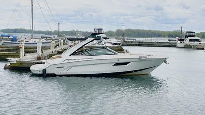 33' Cruisers Sport Series 2014 Yacht For Sale