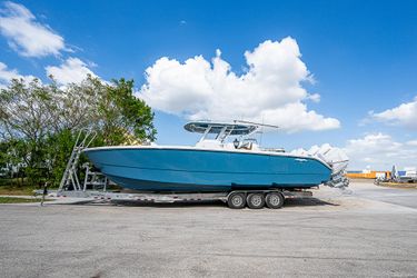 38' Invincible 2025