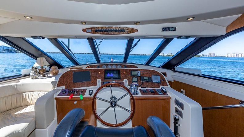 Elegant Lady Yacht Photos Pics Elegant Lady - Pilothouse Helm View