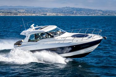 48' Cruisers Yachts 2015