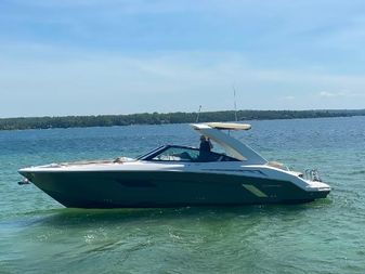 Cruisers Sport Series 338 bowrider