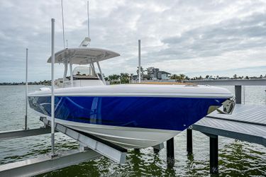 33' Intrepid 2014