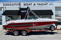 Rinker 206 Captiva Cuddy