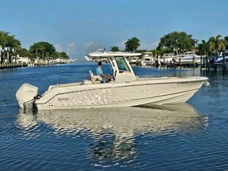 28' Boston Whaler 2020 Yacht For Sale