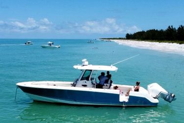 33' Boston Whaler 2021