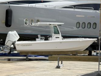 25' Everglades 2023