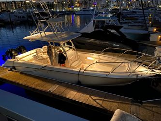 32' Boston Whaler 2007