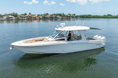 35' Boston Whaler 2021