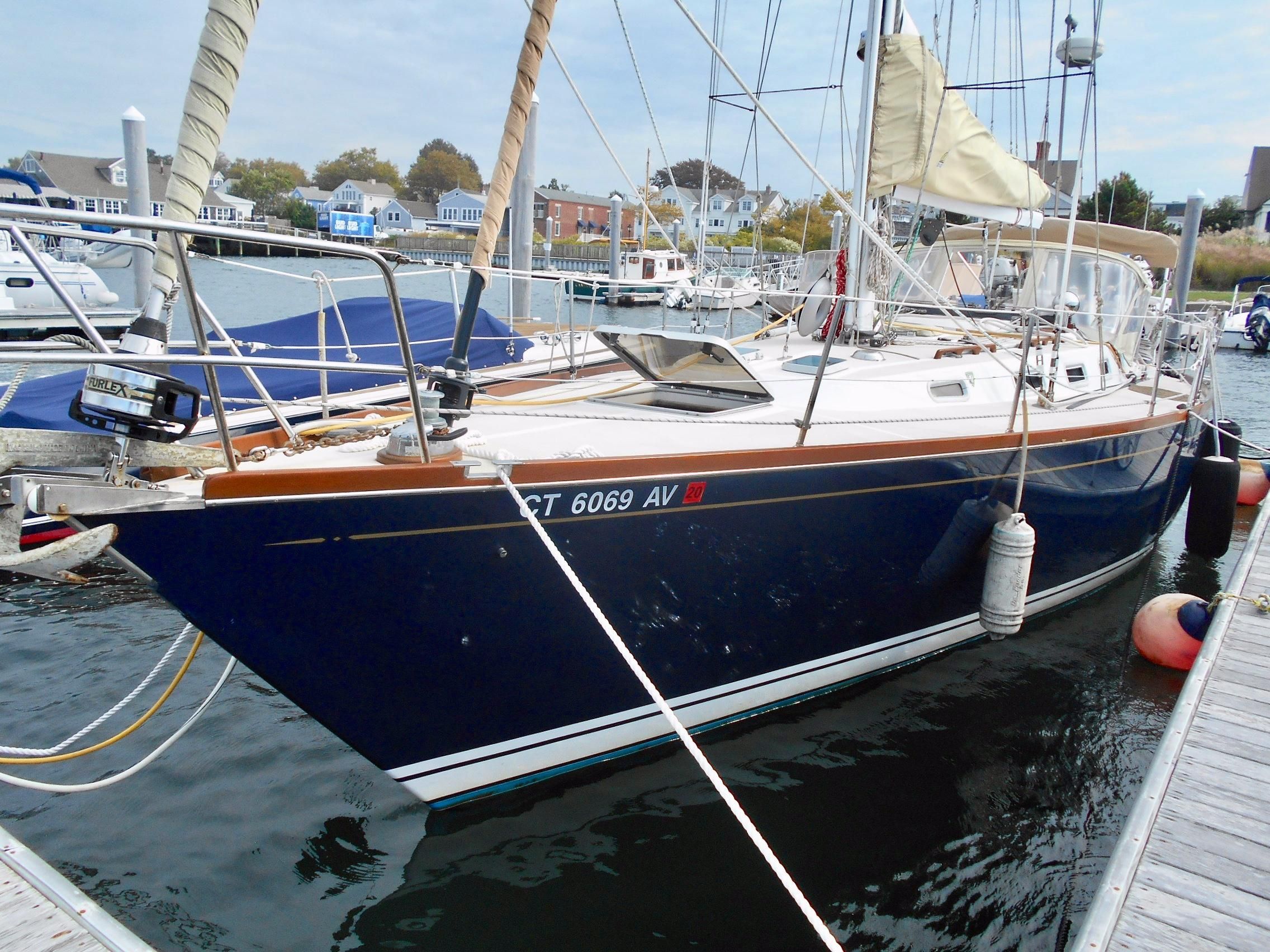 40 ft tartan sailboat