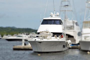 63' Riviera 2015