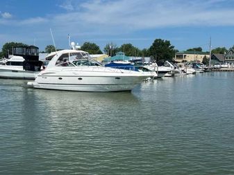 Cruisers Yachts 3772 Express