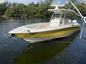 32' Boston Whaler 2004