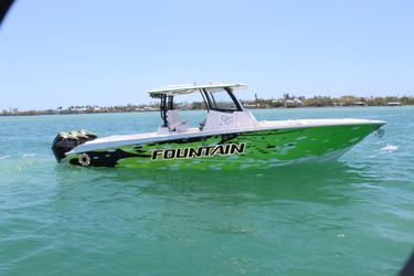32' Fountain 2024
