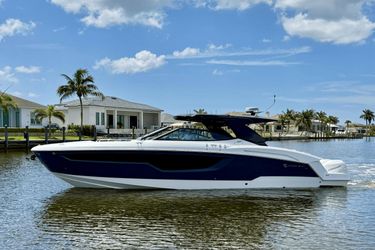 38' Cruisers Yachts 2020
