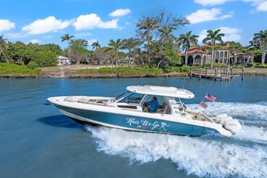 35' Boston Whaler 2022