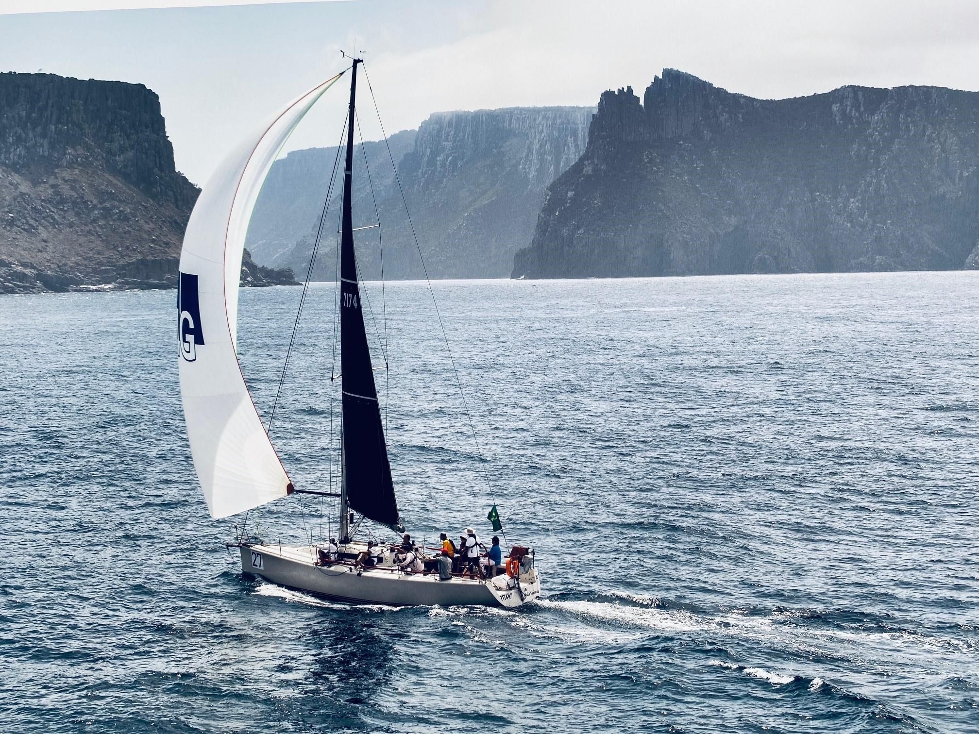 38 foot racing yacht