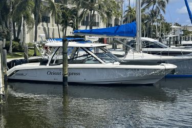 32' Boston Whaler 2006