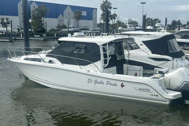 32' Boston Whaler 2021