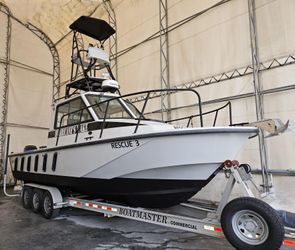 27' Boston Whaler 2016