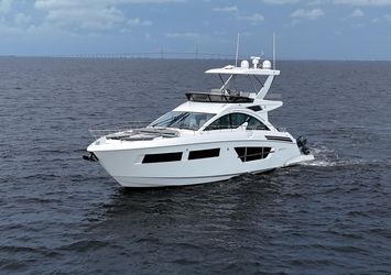 60' Cruisers Yachts 2021