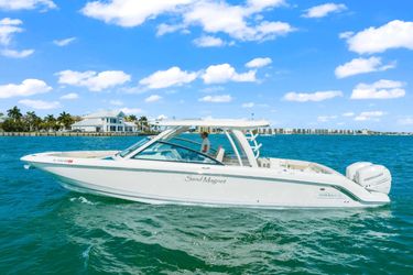 32' Boston Whaler 2016