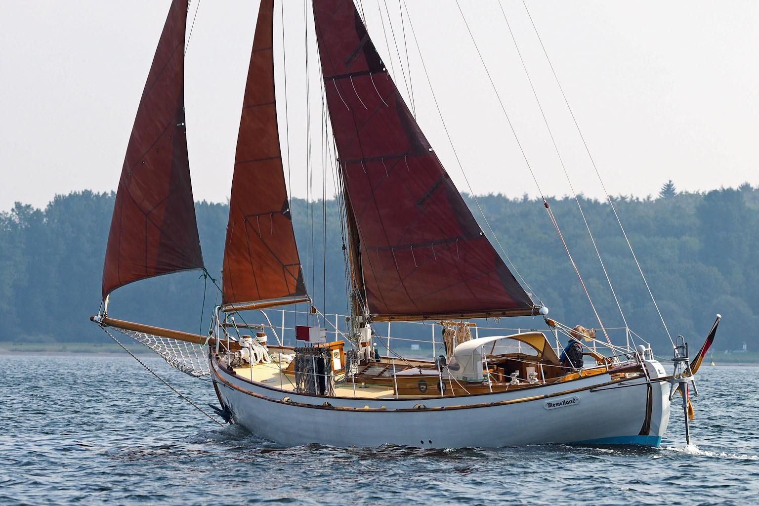 luxury wooden sailing yachts