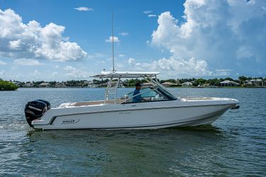 27' Boston Whaler 2018