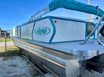 Aloha 230 Club Series Tritoon