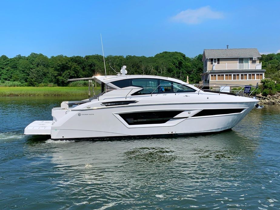 2020 Cruisers Yachts 46 Cantius Motor Yacht For Sale Yachtworld