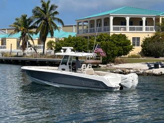 33' Boston Whaler 2017