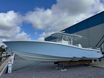 39' Invincible 2016
