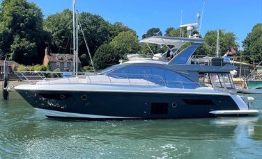 Azimut Flybridge 50 with a SeaKeeper