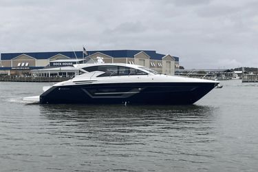 46' Cruisers Yachts 2025