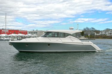 39' Tiara Yachts 2018