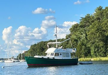 40' Willard Marine 2000