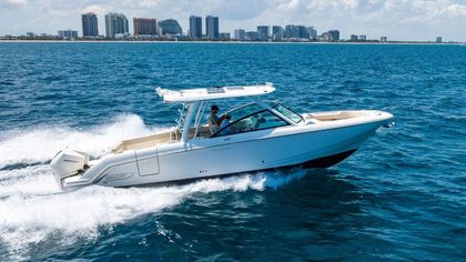32' Boston Whaler 2019