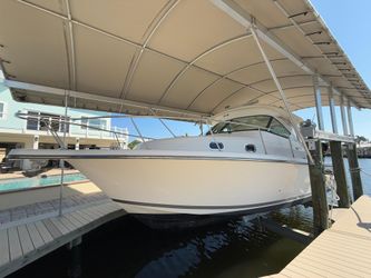 35' Pursuit 2011