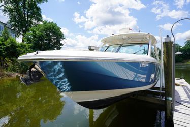 32' Boston Whaler 2016