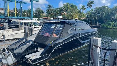 Cruisers Yachts 42 GLS South Beach Outboard