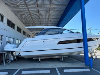 33' Sealine 2024