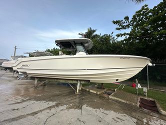 33' Boston Whaler 2022